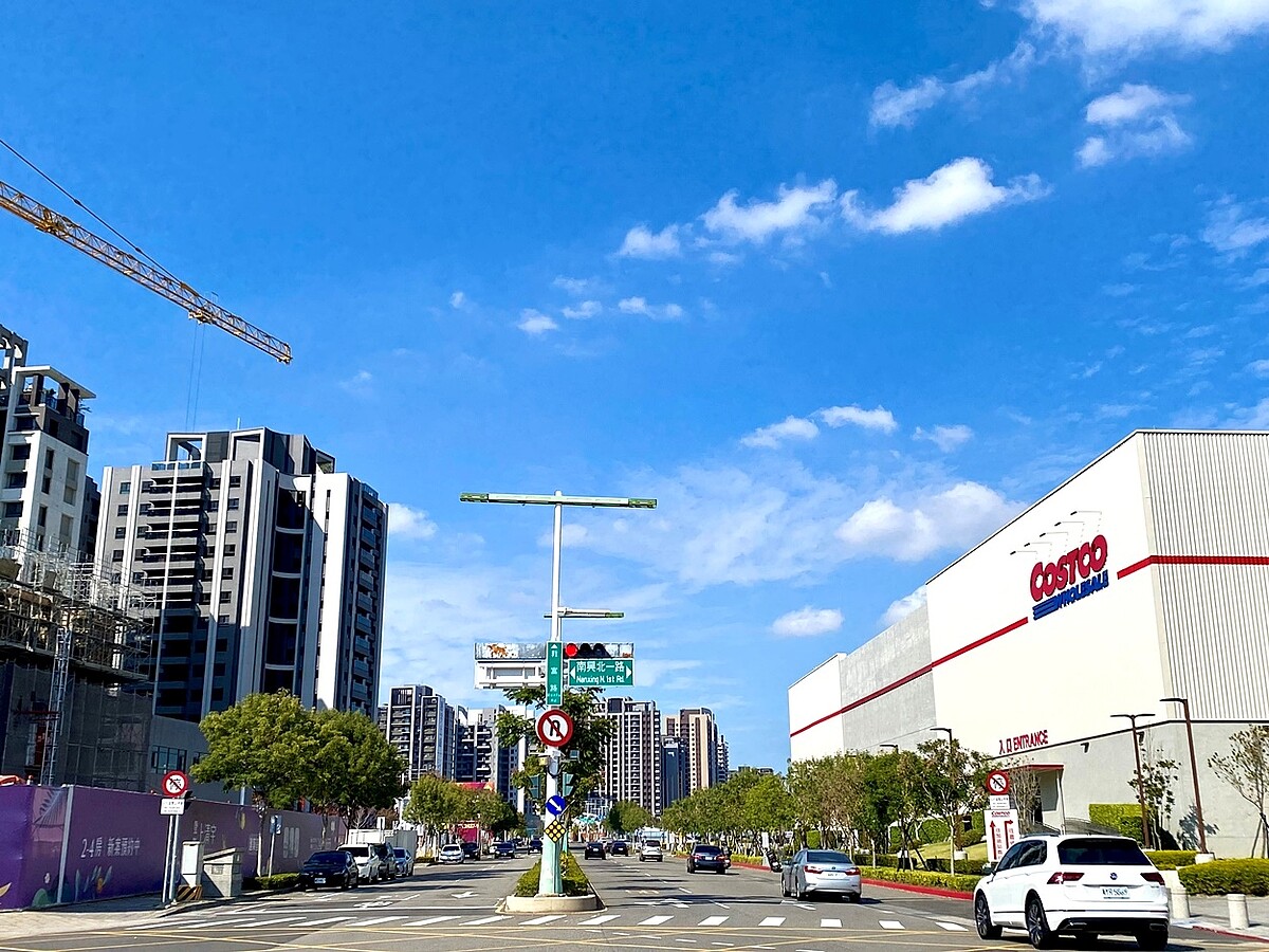 當心房市現流動性風險!專家:將高檔盤整持續量縮 台中兩間好市多分店周邊商圈蓬勃,房價比同行政區高出9~23%,第三間分店雖尚未正式公布地點,已讓周邊房市掀起熱潮。圖/好房網News記者林和謙/攝