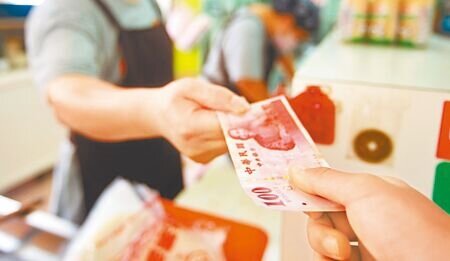 主計總處29日公布「110年家庭財富分配統計」顯示,前20%富有家庭資產淨值(資產減負債)是後20%的66.9倍,比80年的16.8倍大增。圖∕本報資料照片