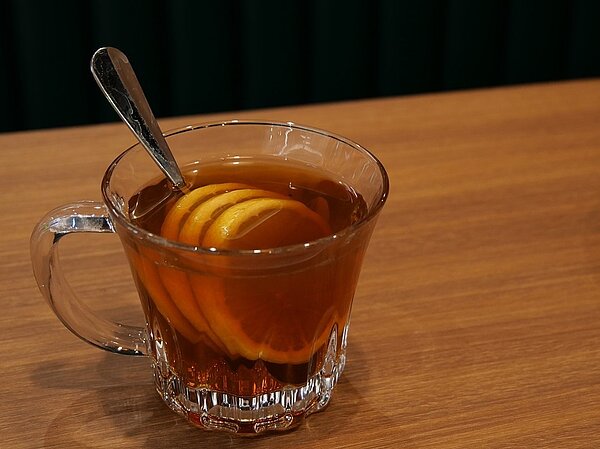 不過,腎臟科名醫江守山於臉書指出,最不適合搭配花生類點心的飲料是「紅茶」。示意圖/維基百科