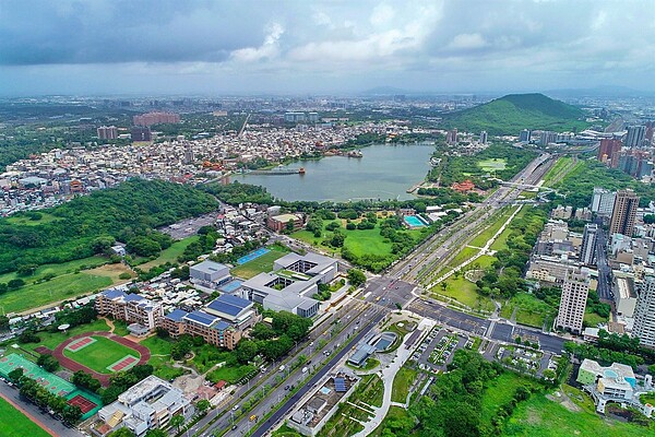 舊左營國中與蓮池潭。圖／高雄市都發局提供