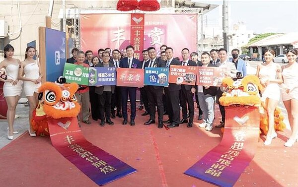 看好屏東高鐵南延等利多，建商紛紛在當地推案。圖／柯宗緯翻攝