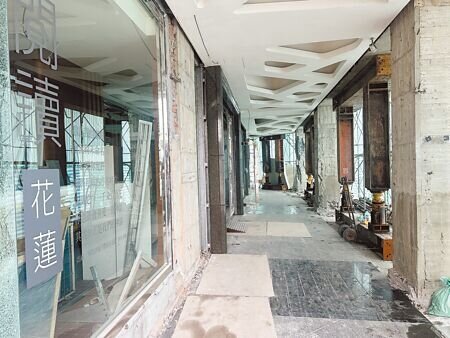 
受到地震影響，花蓮旅宿業住房率跌到谷底，業者希望政府集中火力救花蓮。圖為建物嚴重受損的藍天麗池飯店。（王志偉攝）
