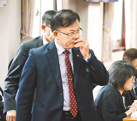 
針對外傳有媒體大亨介入NCC新任主委提名，現任主委陳耀祥1日在立法院表示，他也是看媒體報導才知道。（姚志平攝）
