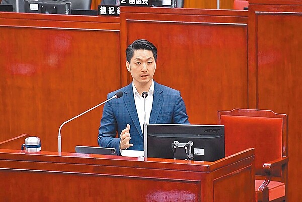 台北市長蔣萬安1日赴議會報告追加減預算，多位議員關心老舊建物改建、校舍安全及地震後修繕補助等議題。（台北市政府提供／丁上程台北傳真）