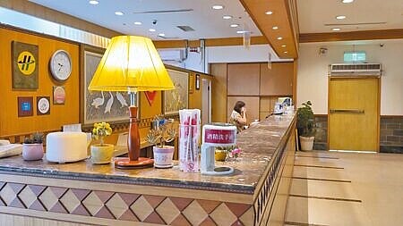 交通部祭出花東旅遊補貼方案原訂7月實施,遭抨擊太慢,行政院副院長鄭文燦3日表示,將提前至6月上路。圖為台東旅宿業近日相當冷清。(蔡旻妤攝)