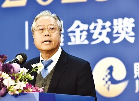 銀行公會理事長雷仲達在銀行公會年報中揭露,但歐美貨幣政策不確定性、各地戰事衝突可能升溫、G7及金磚國家競合演變、美國總統大選等四大變數,將牽動全球政經版圖變化,台灣處在亞太地緣政治的風口浪尖,提醒銀行業要留意影響。圖∕本報資料照片