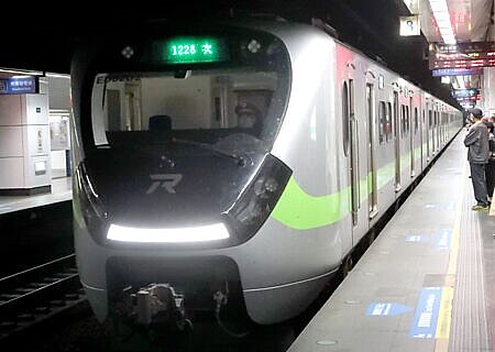 台鐵列車交車進度超前,EMU3000型600輛已交車564輛、拚8月全數交車,預計明年春節前可全數投入營運。圖∕本報資料照片