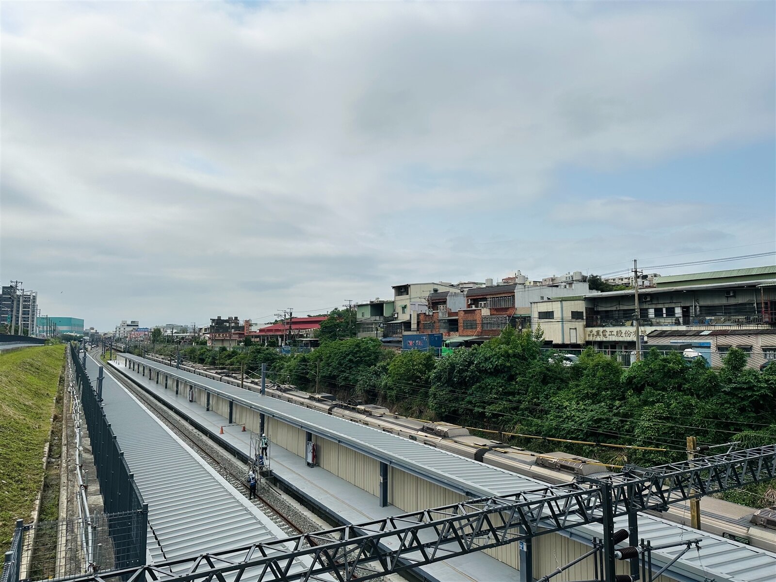 鳳鳴│寅時站中央補助6.1億元,預計在11月底完工通車。記者李定宇/攝影