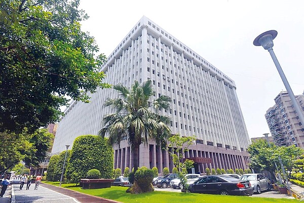 台塑敦北都更案,因營建成本、容積獎勵增加,建築費用較原估值攀升51%,達210億元。圖/中時報資料照片