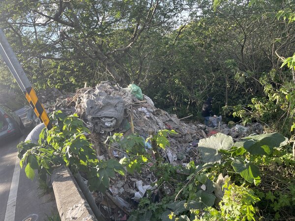詹嫌等人於新北市八里區及林口區非法棄置廢棄物。示意圖／新北市府提供