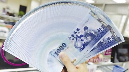 高達9成的中高齡擔心，退休後領到的勞保、勞退金無法支應老年生活所需，因而有超過半數中高齡人士選擇勞退自提，主動增加勞退帳戶金額。圖∕本報資料照片