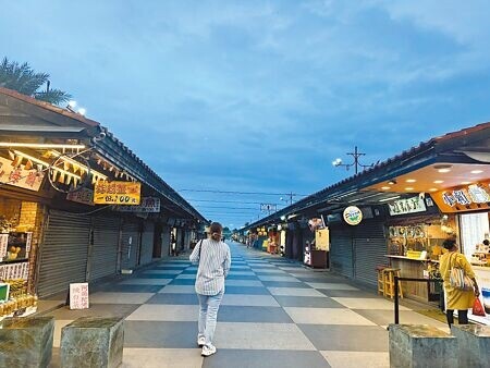 花蓮0403強震重創地方產業。圖為強震過後東大門夜市。（本報資料照片）