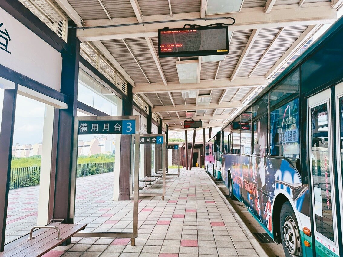 緊鄰機場捷運A9站的林口轉運站,2021年底營運至今民眾使用率低。記者劉懿萱/攝影