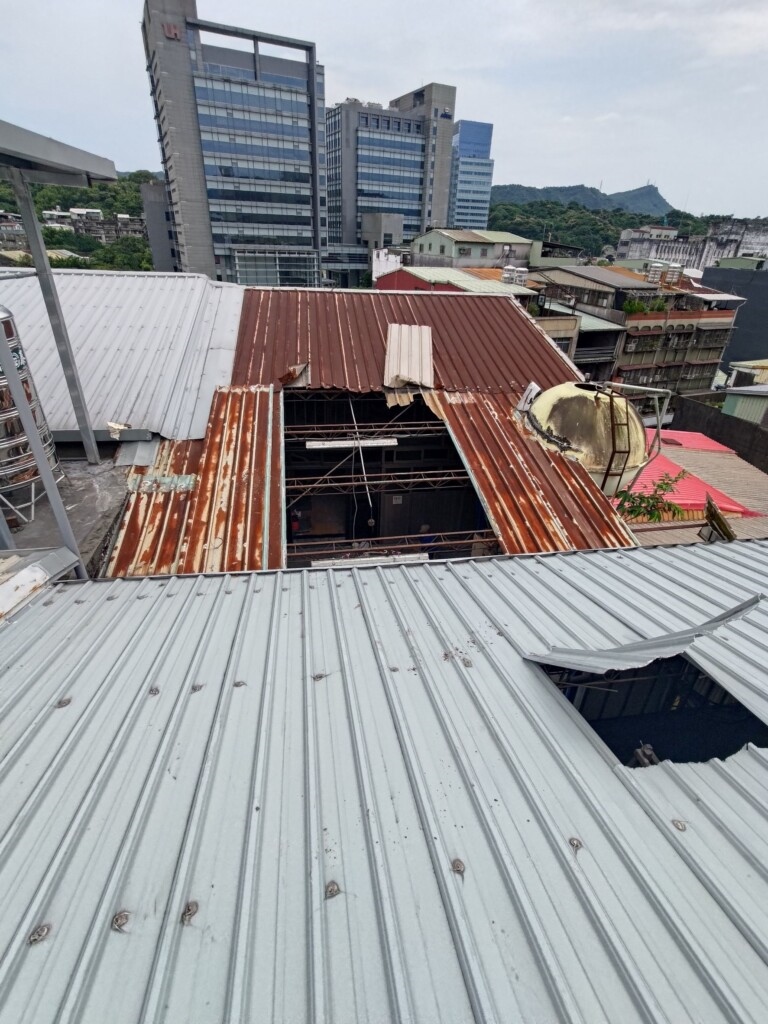 2023年度「頂二層專案」(案例2)拆除前照片，圖片台北市建築工程管理處提供