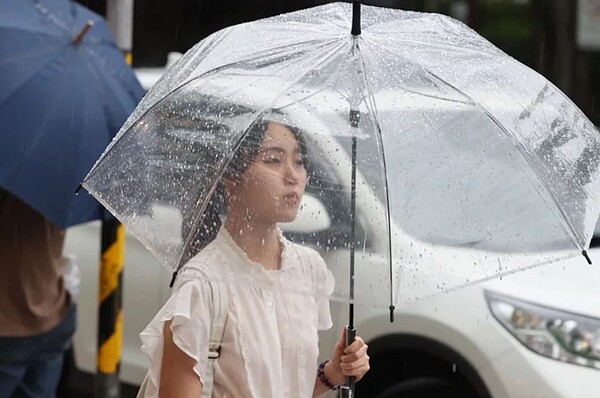 5月下旬起降雨有轉偏多的趨勢,並持續至6月中旬。有利梅雨環境大約於5月27日至6月8日。圖/聯合報系資料照片