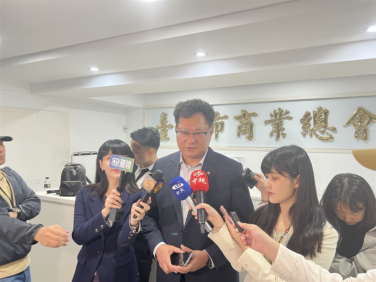 中華文化暨旅遊協會理事長陳旻沁今日表示沒有理由禁團，他也期待未來新政府更開放。記者屈彥辰／攝影 