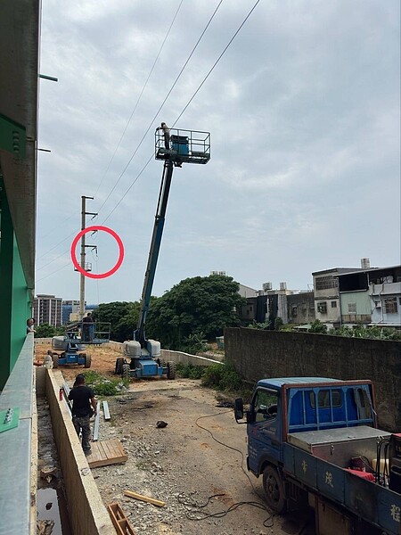 桃園頻繁停電,台電宣布推動專案巡檢計畫,全力加強檢視線路及弱點設備。圖為桃園蘆竹7日下午1點半又傳出大停電,影響1萬1545戶停電。圖/台電提供