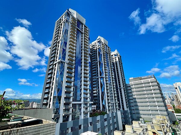 永慶房產集團統計近5年七大都會區豪宅房價與坪數變化,台南市豪宅平均單價5年上漲26.2%最多。房市示意圖/永慶房產集團提供