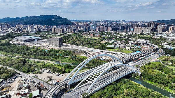 捷運三鶯線三峽機廠與車站。圖/新北市政府提供