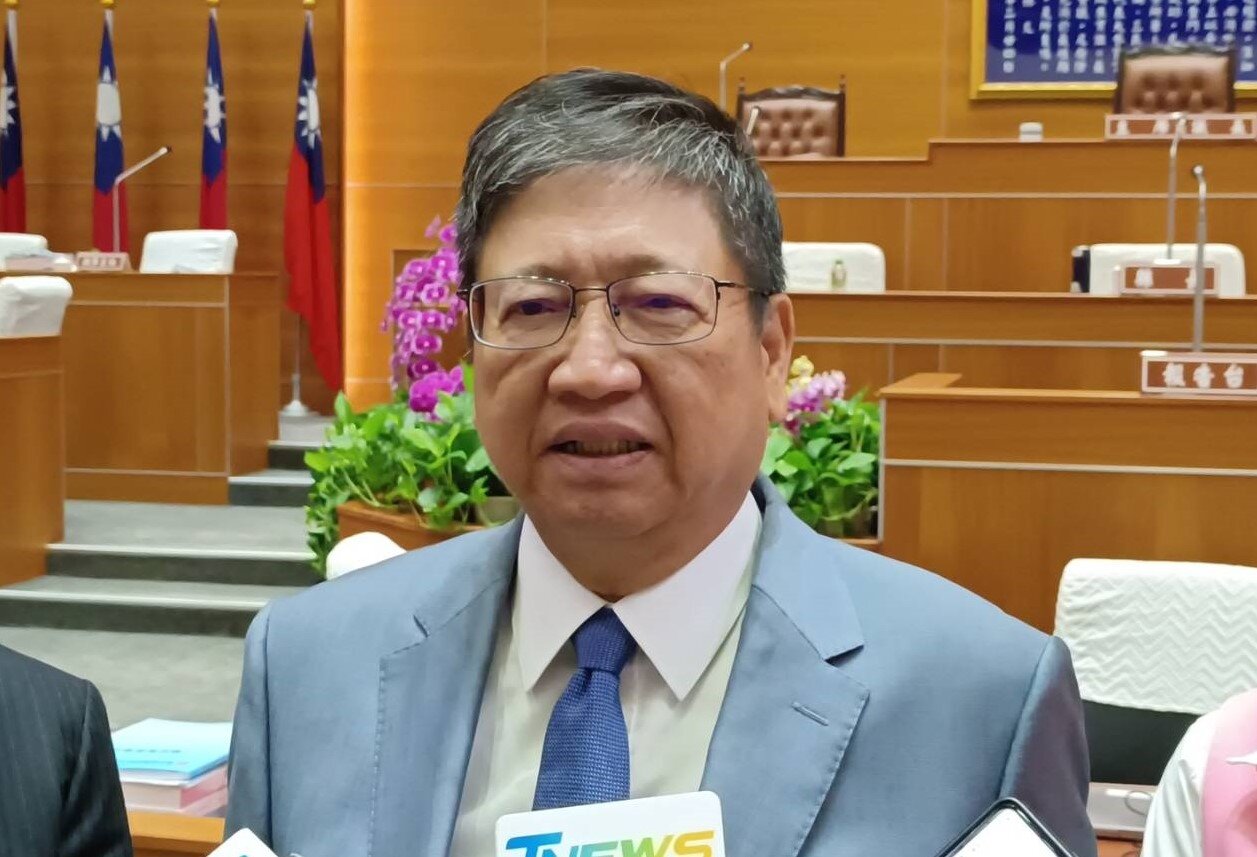 新竹縣長楊文科表示,關西外環道因路線有做出修正,目前修正計畫正在內政部審核中,這還需要一點時間。記者吳傑沐/攝影