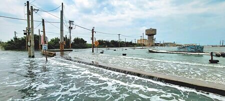 
環境部與國科會8日公布報告指出，若無法有效控制溫室氣體排放，在升溫2度下，台灣海平面將上升34.5公分，雲林沿海地區溢淹情況將更嚴重。（本報資料照片）
