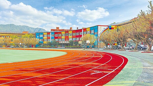 新北市瑞芳國中校舍中棟樓校舍老舊、使用已50年以上,新北市教育局規畫重新建設,不含地下停車場經費約5.5億。(新北市瑞芳國中提供/柯毓庭新北傳真)