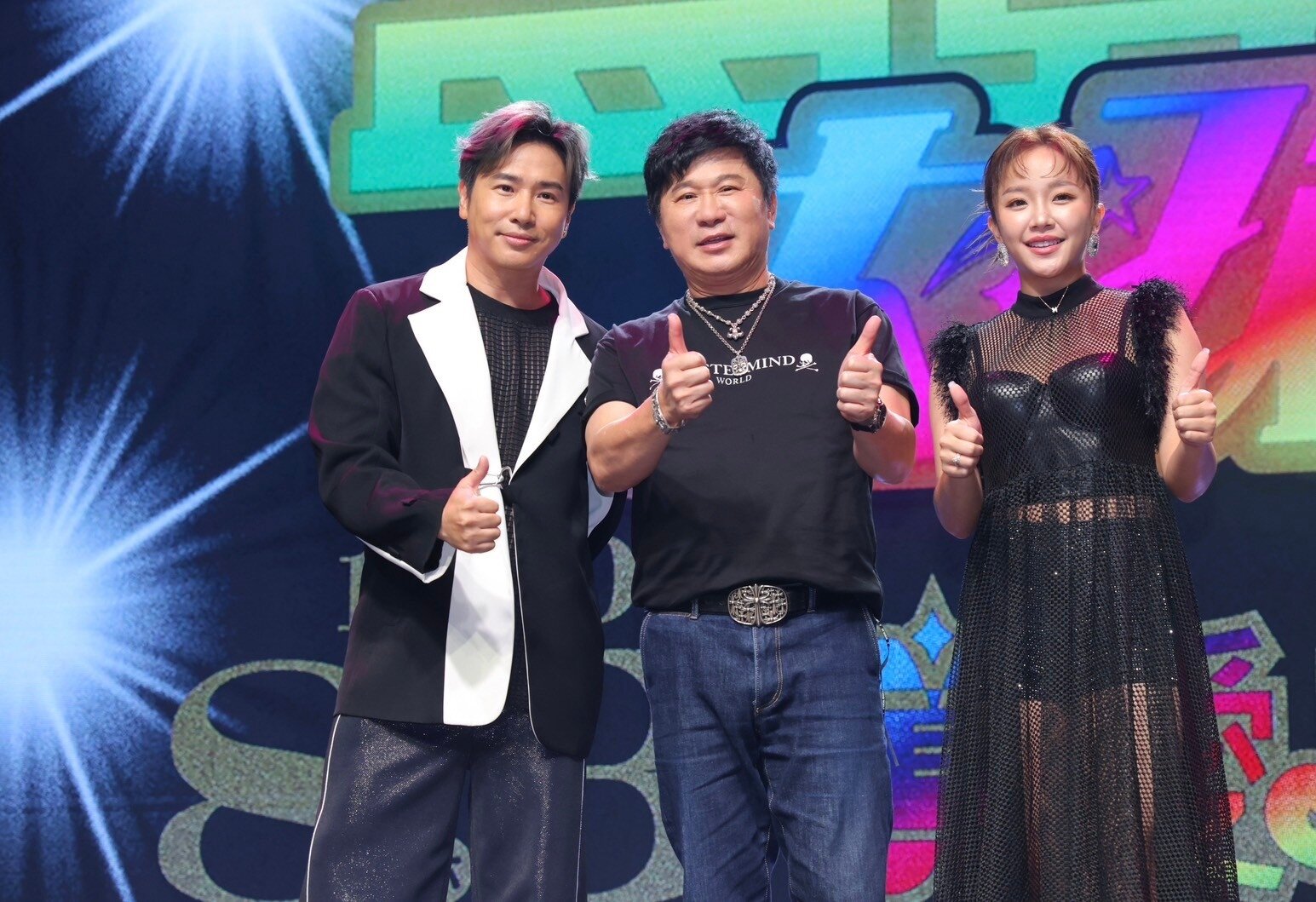 胡瓜(中)率歐漢聲、賴慧如接下2024「真愛秀·藍寶石大歌廳」主持棒。記者李政龍/攝影