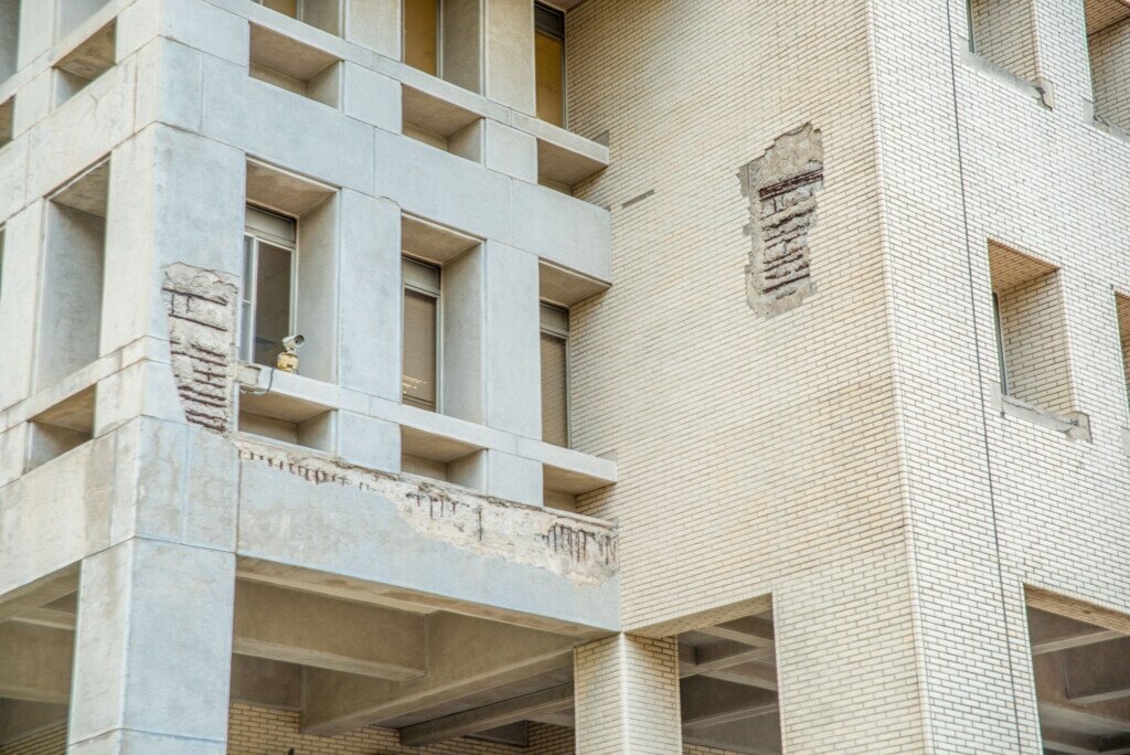 北市針對被列管海砂屋,住戶參與意願過半即協助重建。