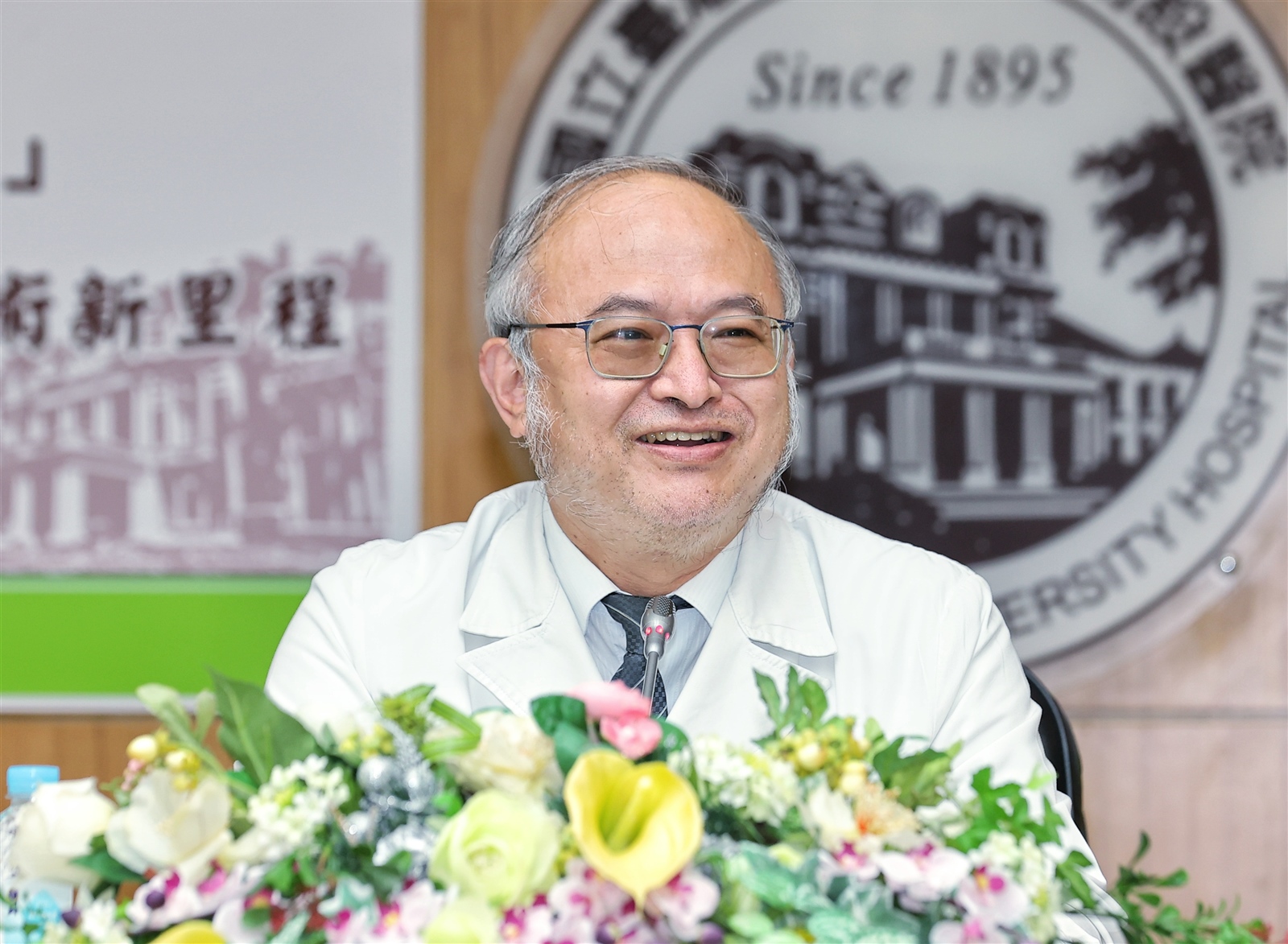 台大醫院院長吳明賢表示，健保點值長久不足，恐影響醫療生態，造成如韓國般醫護出走的情況。本報資料照片 