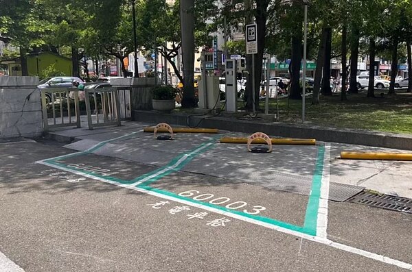 台中電動汽車激增，議員批評台中公有停車場充電樁建置速度緩慢，要求市府盡速設置。圖／台中市政府提供
