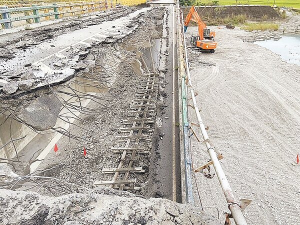 過去邊坡坍方造成道路阻斷,全發生在舊蘇花路線上,交通部長王國材傾向蘇花安完工後,舊蘇花封閉起來進行大整修。圖/公總蘇花改工程處第四工務段提供