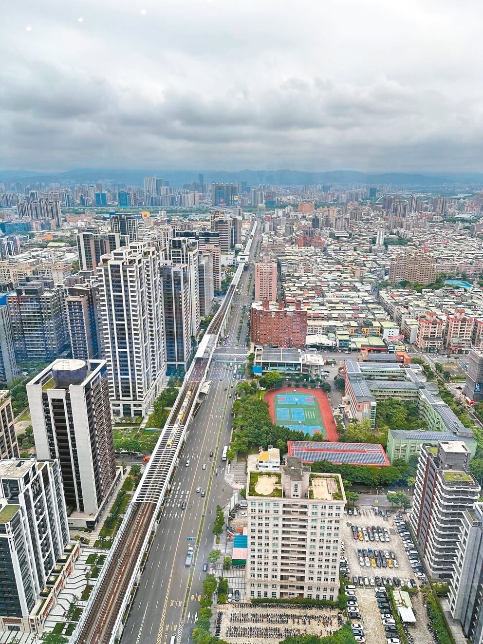 新北近年不少重劃區大樓林立，吸引人口移入，里鄰如何切分成為挑戰。記者劉懿萱／攝影 