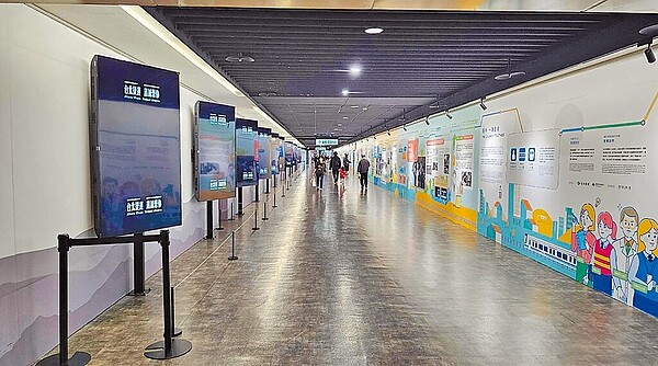台北捷運公司成立30周年舉辦回顧展覽,目前主題為「穿越北捷,三十而立」,說明30年來北捷遭遇困境從困境中成長,7月1日至9月將推出「不只捷運,更是美好生活」,以安全、服務、品質為主軸,說明北捷近年經營績效。(台北捷運公司提供/劉彥宜台北傳真)