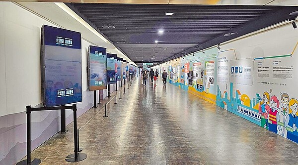 台北捷運公司成立30周年舉辦回顧展覽，目前主題為「穿越北捷，三十而立」，說明30年來北捷遭遇困境從困境中成長，7月1日至9月將推出「不只捷運，更是美好生活」，以安全、服務、品質為主軸，說明北捷近年經營績效。（台北捷運公司提供／劉彥宜台北傳真）