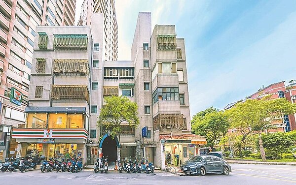 高力國際公開標售坐落於天母商圈正核心的收租公寓。圖/高力國際提供
