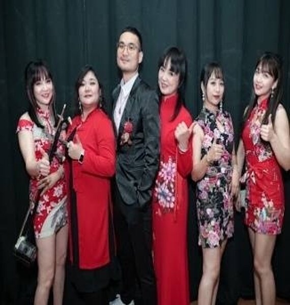 竹市「113年戀戀桐花祭」活動力邀「紅如國樂團」到場表演國樂演奏。(圖/竹市客家藝文協會提供)