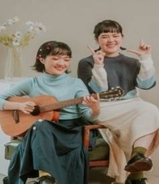 「彤溫岑二重唱」將在竹市「戀戀桐花祭」表演客家組曲。(圖/竹市客家藝文協會提供)