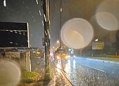 暴雨釀停電　北台8000戶摸黑　藍諷停電共和國