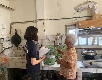 中市關懷獨老,持續推廣住警器及老舊電線汰換。圖/台中市消防局提供
