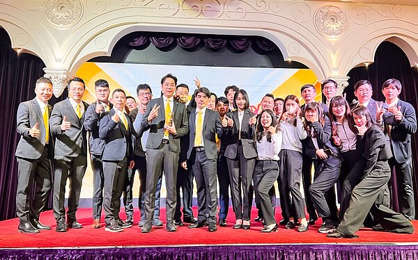 永慶不動產台中勤美園道加盟店靠聯賣與科技工具,達成第一季3500萬業績,刷新開幕以來紀錄。圖/永慶房產集團提供