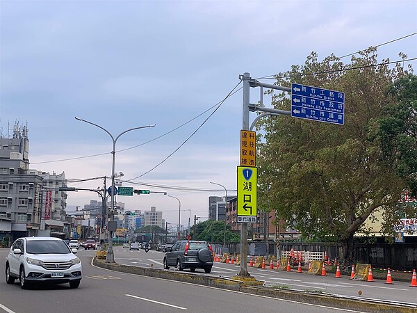 新竹市警局在中華路與林森路口（南端）、中華路與經國路口（南端）等2處新建置路口多功能科技執法設備。圖／新竹市政府提供