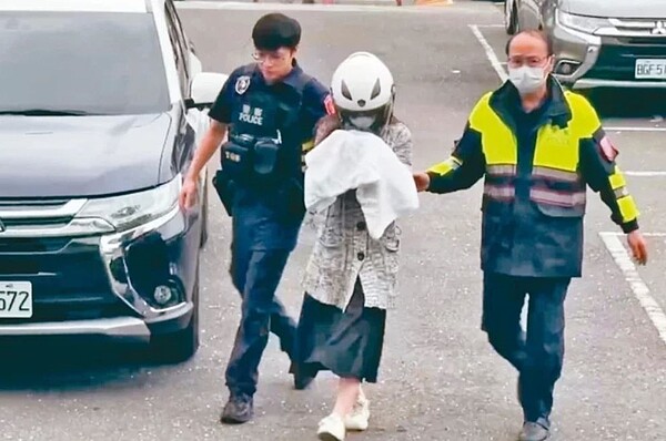 新北中和傳出母涉嫌悶死孩子的案件,警方帶回凶嫌蘇女查辦。記者黃子騰/翻攝