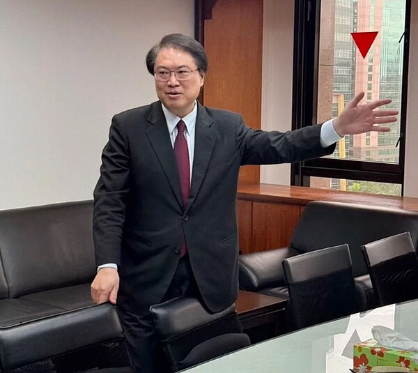 內政部長林右昌卸任前「封箱」部長辦公室。記者邱琮皓/攝影