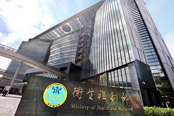 各縣市公告違規虐嬰者的時間不一,且公告後從網站撤下姓名的時間規定不同,恐讓不知情家長讓兒少暴露於托育風險中,衛福部已於本月起要求縣市統一使用中央系統公告姓名,供不同縣市家長統一查詢。聯合報資料照片