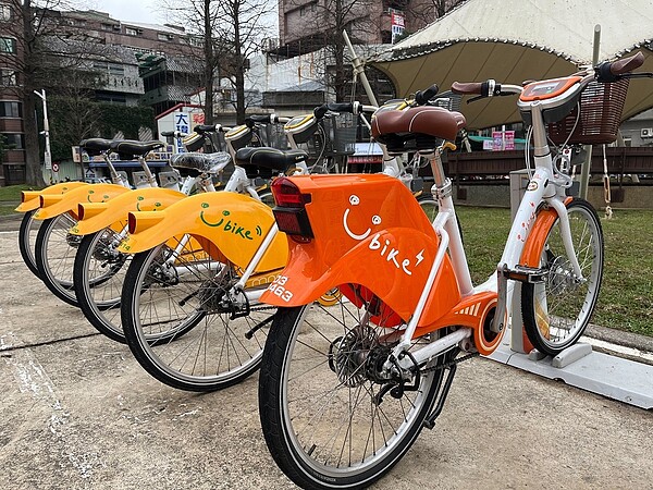 桃園市免費公共自行車傷害險投保率僅7成，市府交通局今宣布，7月起要先投保才能騎電輔車YouBike 2.0E，騎乘YouBike 2.0前也要先完成投保意願調查。聯合報系資料照