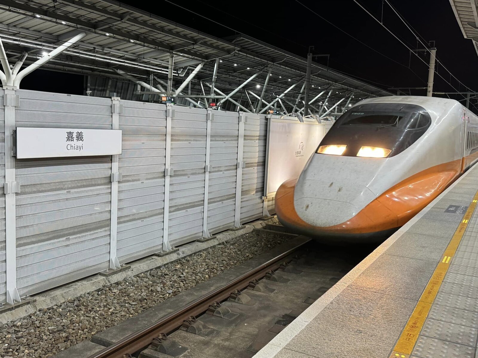 台灣高鐵公司去年多項營運指標創歷史新高,運量首度突破7000萬人次、創歷史新高,假日常一位難求。記者魯永明/攝影