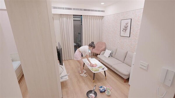 李多慧在台租屋處室內佈置溫馨又具少女感,且地點就接近天母棒球場,讓她能應援完後速速返家休息。圖/取自生鮮時書