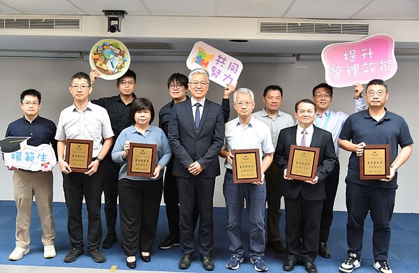 國土署舉辦「112年開發許可審查評鑑」頒獎典禮。圖/國土署提供