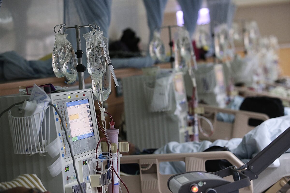 藥師公會全聯會理事長黃金舜透露,市占率高達7成的輸液大廠,遭食藥署勒令關廠,導致手術、洗腎、住院用的生理食鹽水、葡萄糖、滅菌液出現缺口。示意圖。圖/聯合報系資料照片