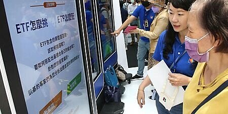 退休族為求退休生活擁有穩定的現金流,讓老年生活更有品質,對於配息型基金趨之若鶩。圖∕本報資料照片